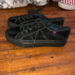 black velvet 1 inch platform sneakers